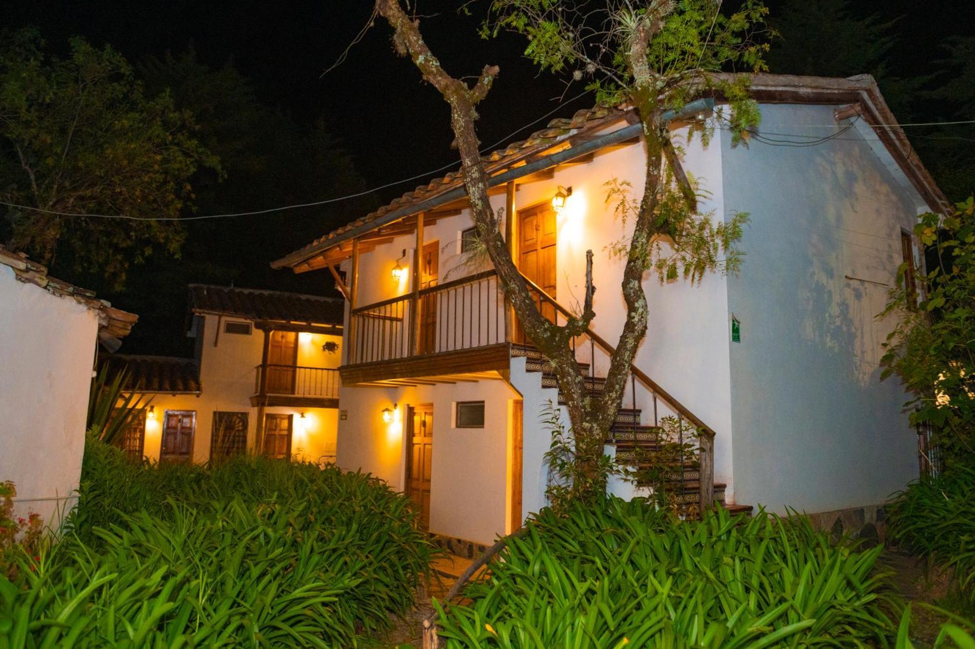 Hotel El Patio De Monterrey Уарас Экстерьер фото