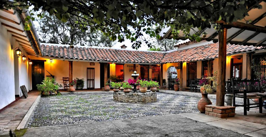 Hotel El Patio De Monterrey Уарас Экстерьер фото